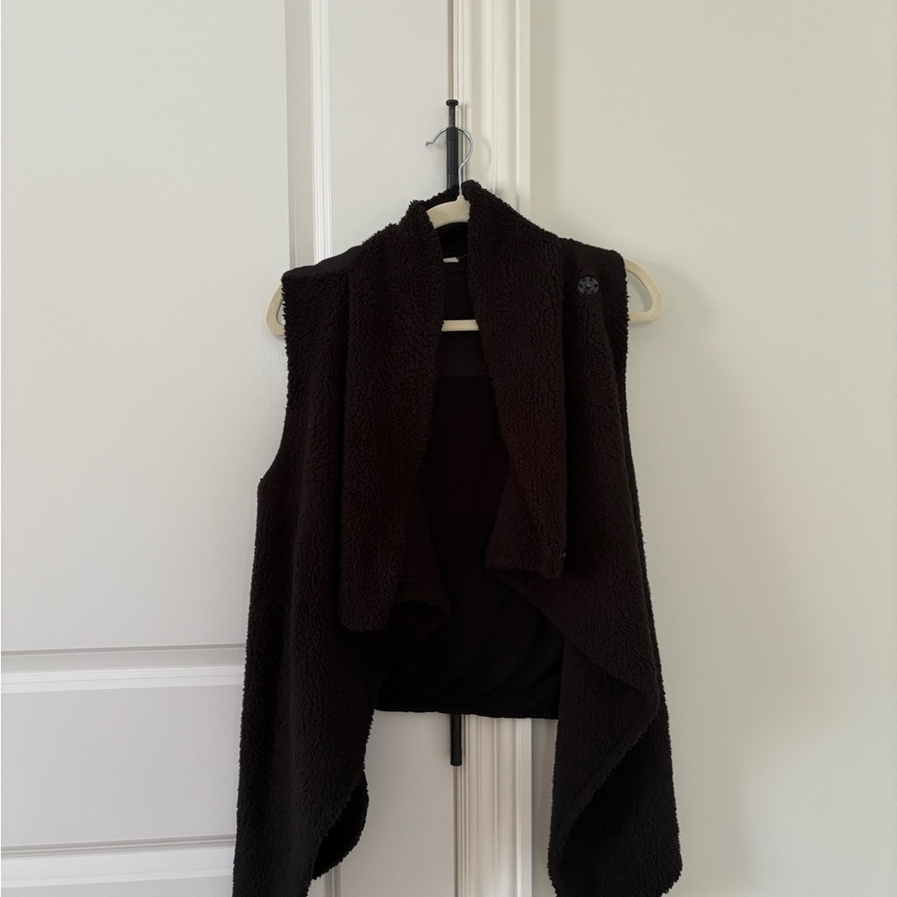 ALO yoga black fleece vest